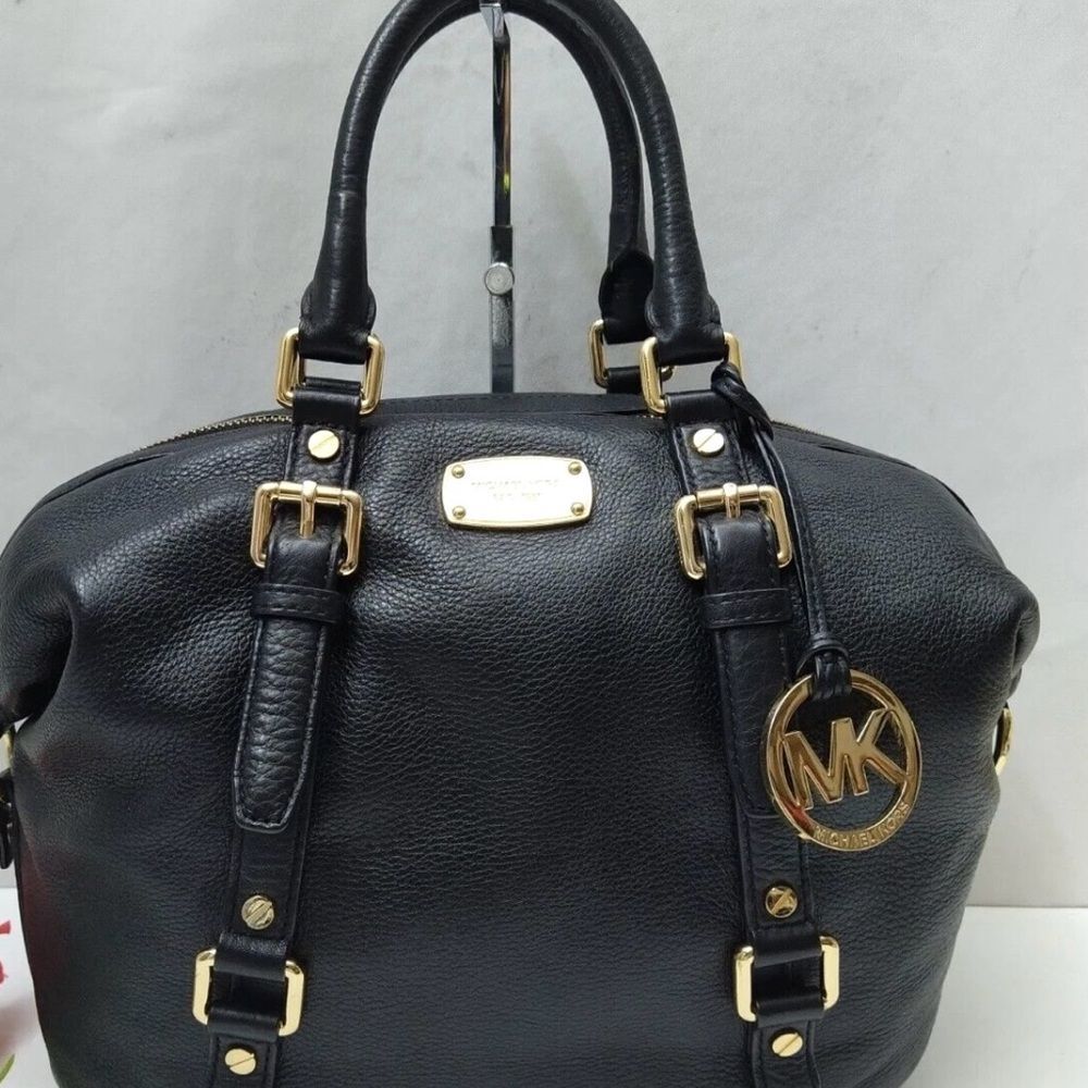 Michael Kors Black Pebbled
Leather Top Handles Zipper
Closure Satchel Bag